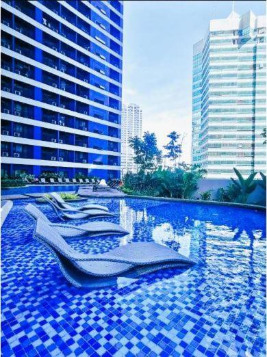 Апартаменты Air Luxury Makati Cbd With Balcony Манила Экстерьер фото