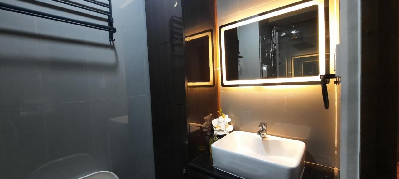 Апартаменты Air Luxury Makati Cbd With Balcony Манила Экстерьер фото